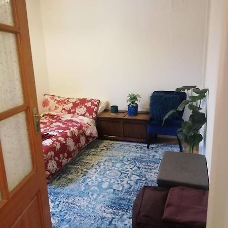 Single Bedroom In A Cozy Maisonette - Bushey Bagian luar foto