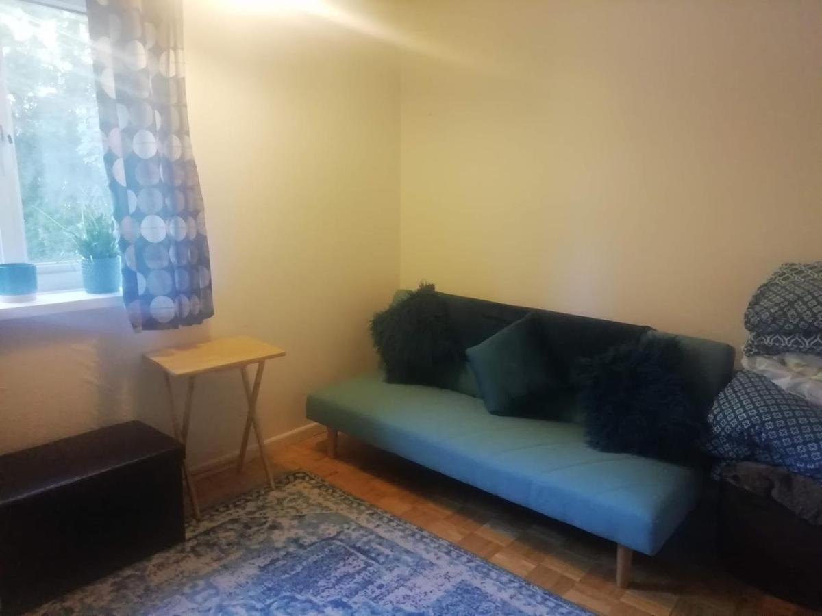 Single Bedroom In A Cozy Maisonette - Bushey Bagian luar foto