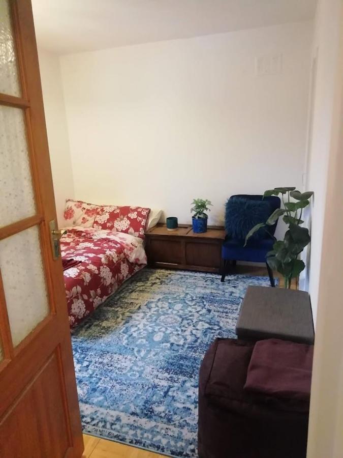 Single Bedroom In A Cozy Maisonette - Bushey Bagian luar foto
